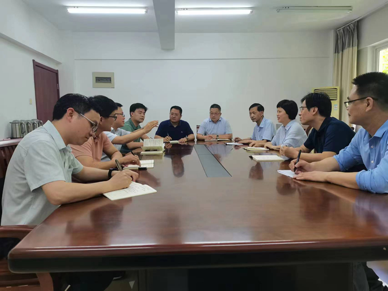 临时党支部扩大会议    摄影：杨运林
