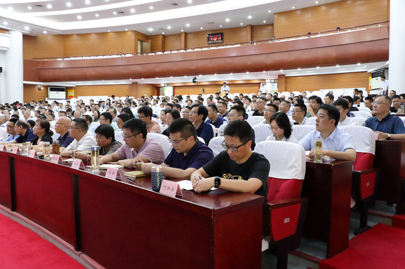 理论教学  摄影：王建峰
